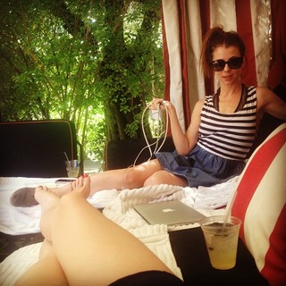 Riki Lindhome feet photo thumbnail