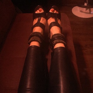 Riki Lindhome feet photo thumbnail