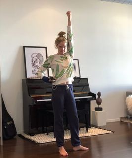 Riki Lindhome feet photo thumbnail