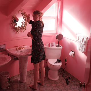 Riki Lindhome feet photo thumbnail