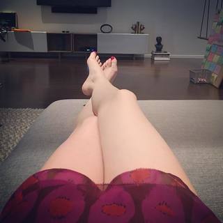 Riki Lindhome feet photo thumbnail