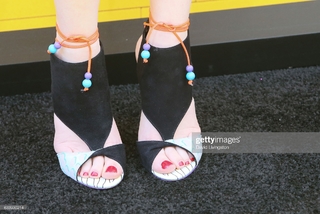 Riki Lindhome feet photo thumbnail