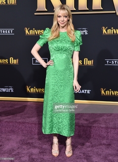 Riki Lindhome feet photo thumbnail