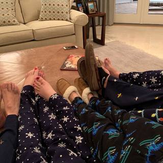 Riki Lindhome feet photo thumbnail