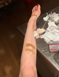 Riki Lindhome feet photo thumbnail