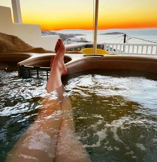 Riki Lindhome feet photo thumbnail