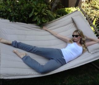 Riki Lindhome feet photo thumbnail