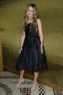 Riley Keough feet photo thumbnail