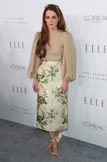 Riley Keough feet photo thumbnail