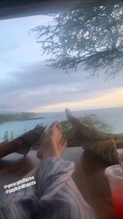 Riley Keough feet photo thumbnail