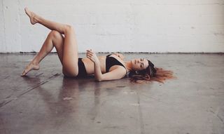 Riley Keough feet photo thumbnail