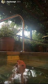 Riley Keough feet photo thumbnail