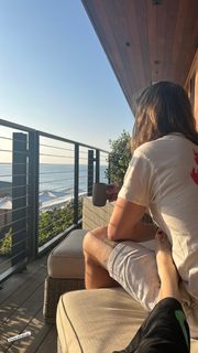 Riley Keough feet photo thumbnail