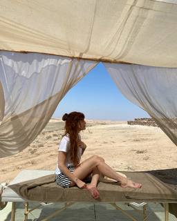 Riley Keough feet photo thumbnail