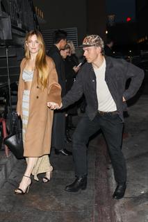Riley Keough feet photo thumbnail
