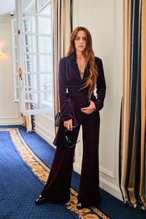 Riley Keough feet photo thumbnail