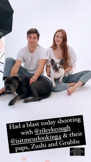 Riley Keough feet photo thumbnail