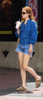 Riley Keough feet photo thumbnail