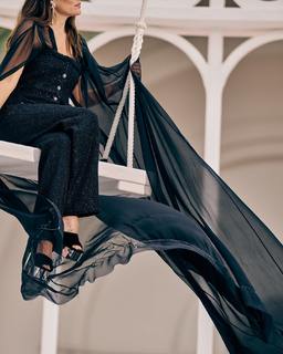 Riley Keough feet photo thumbnail
