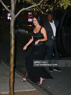 Riley Keough feet photo thumbnail