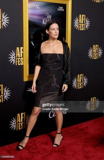 Riley Keough feet photo thumbnail