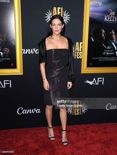 Riley Keough feet photo thumbnail