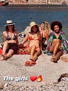 Riley Keough feet photo 7