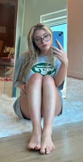 Riley Mae Lewis feet photo 3