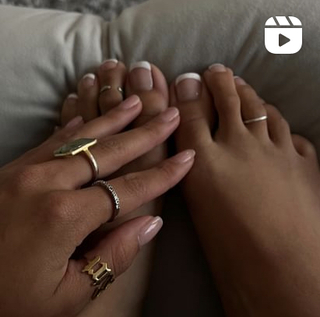 Riley Simpson feet photo 1