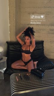 Riley Simpson feet photo 10