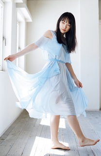 Rina Kawaei feet photo 4