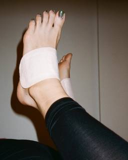Rina Sawayama feet photo 3