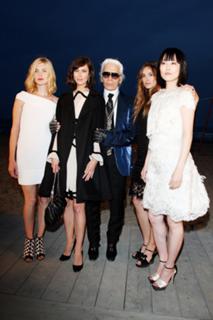 Rinko Kikuchi feet photo thumbnail