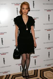 Rinko Kikuchi feet photo thumbnail