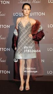 Rinko Kikuchi feet photo thumbnail