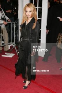 Rinko Kikuchi feet photo thumbnail