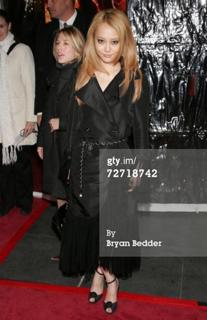 Rinko Kikuchi feet photo thumbnail