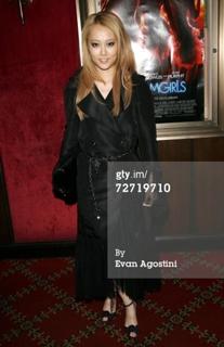 Rinko Kikuchi feet photo thumbnail