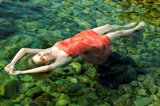 Rinko Kikuchi feet photo thumbnail