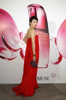 Rinko Kikuchi feet photo thumbnail