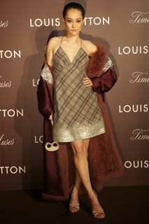 Rinko Kikuchi feet photo thumbnail