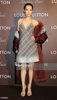 Rinko Kikuchi feet photo thumbnail