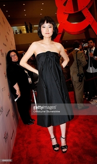 Rinko Kikuchi feet photo thumbnail