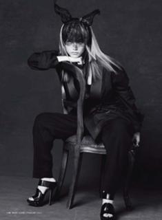 Rinko Kikuchi feet photo thumbnail