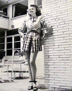 Rita Hayworth feet photo thumbnail