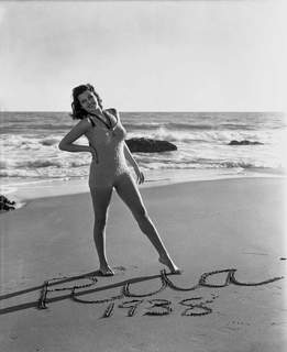 Rita Hayworth feet photo thumbnail