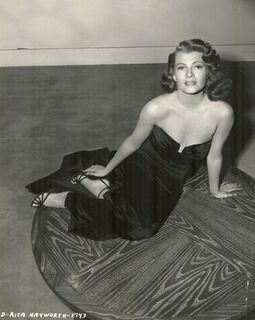 Rita Hayworth feet photo thumbnail
