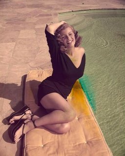 Rita Hayworth feet photo thumbnail