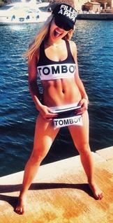 Rita Ora feet photo thumbnail