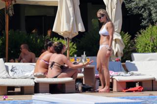 Rita Ora feet photo thumbnail